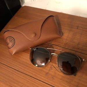 COPY - Brown ray bans with case!!😎